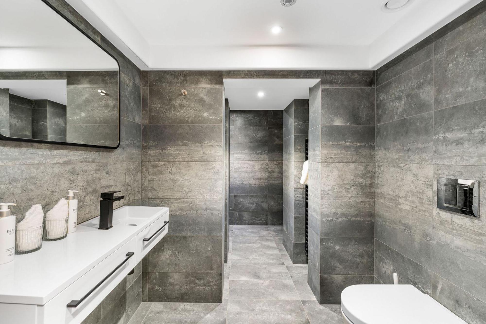 Righ Properties - Luxury West End Artisan Apartment เอดินบะระ ภายนอก รูปภาพ