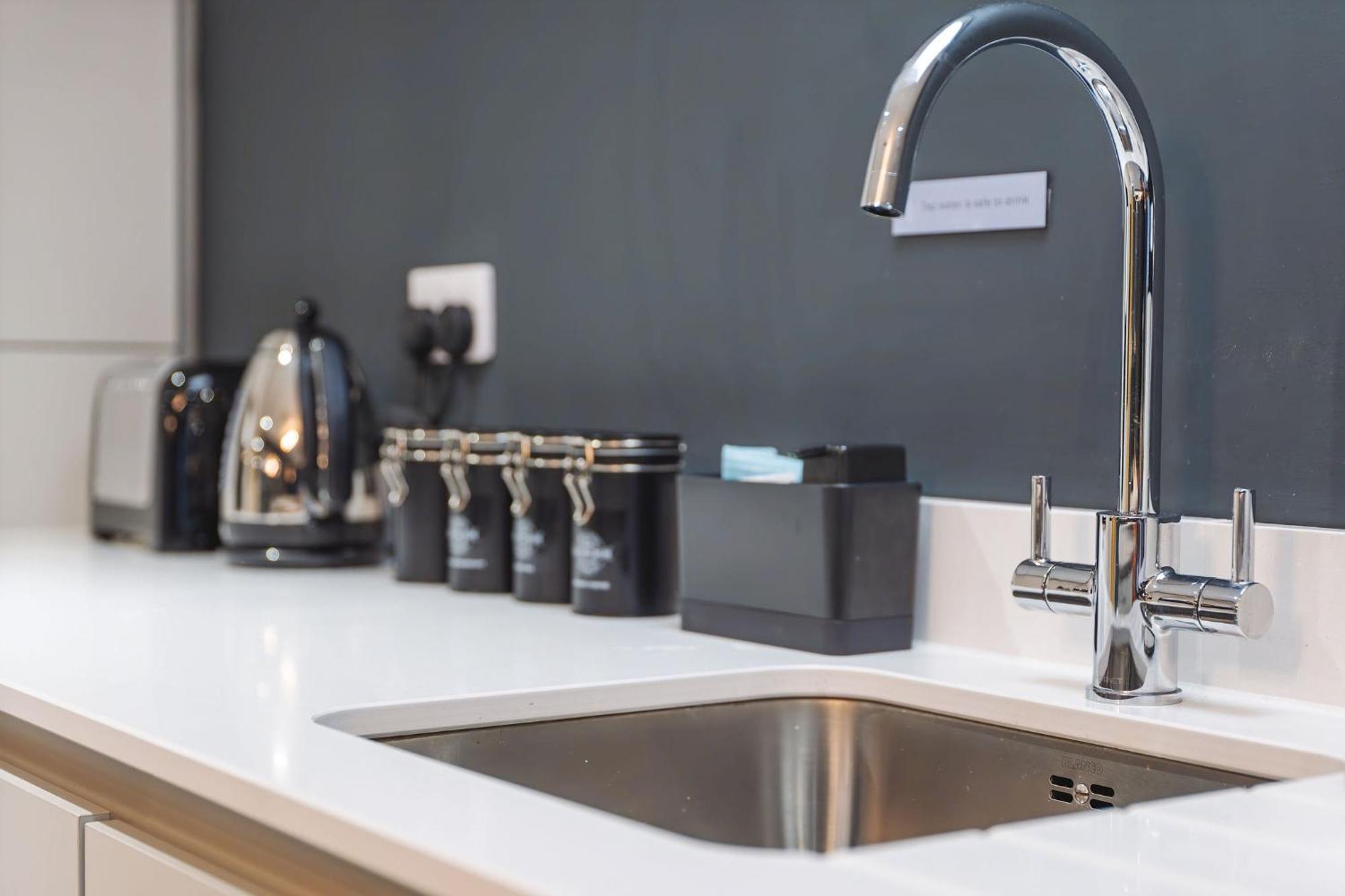 Righ Properties - Luxury West End Artisan Apartment เอดินบะระ ภายนอก รูปภาพ